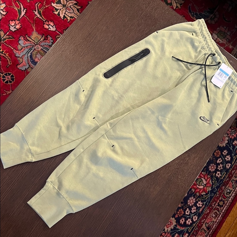 Nike Women's Light Green Jogger Pant